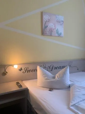 Schwarzes Ross فندق 3*